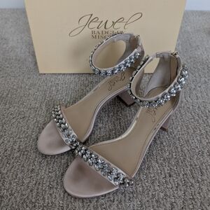 Jewel Badgley Mischka Women's Tan Embellished 2 Inch Block Heels